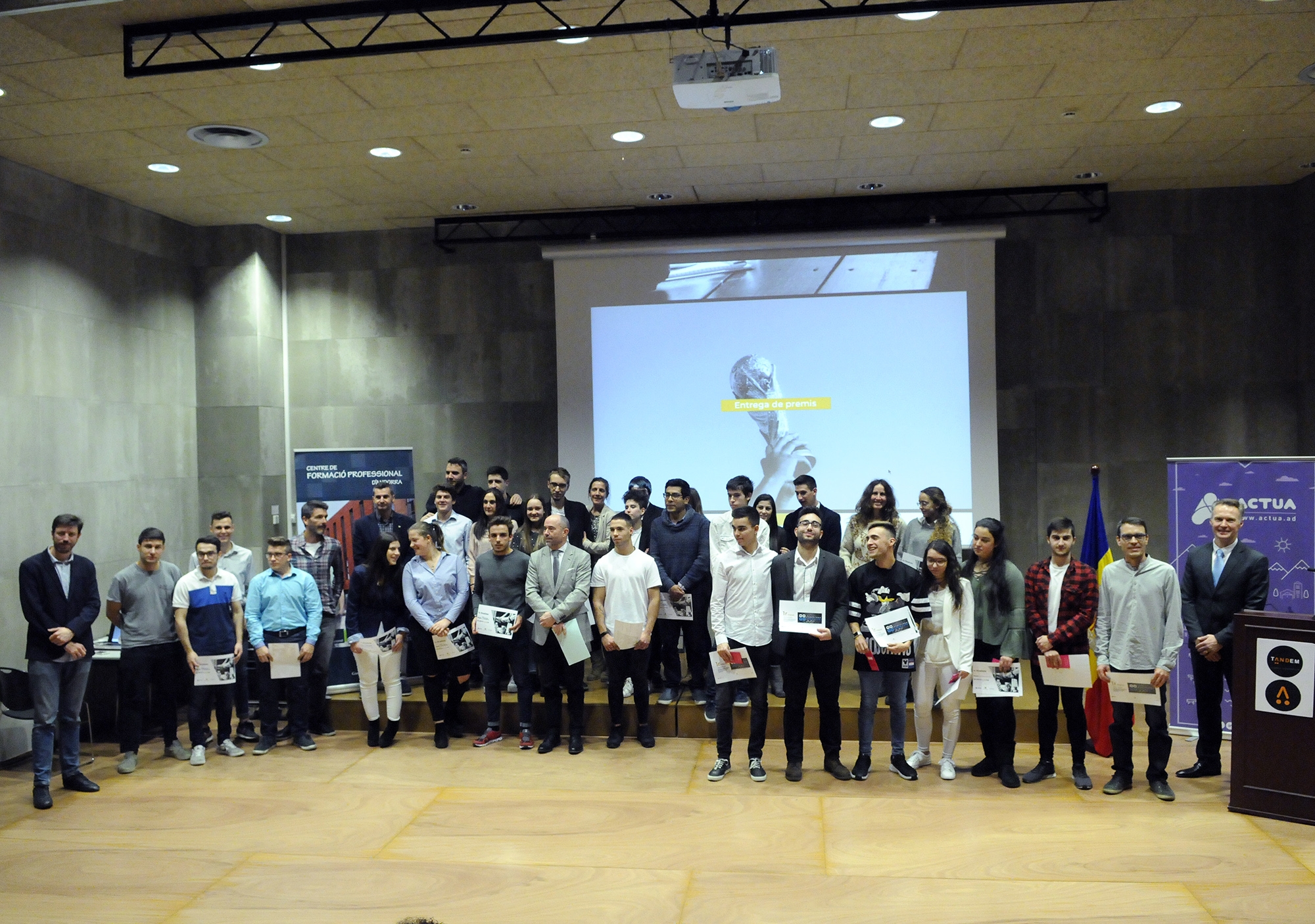 Un projecte per augmentar les vendes de la targeta de prepagament d'Andorra Telecom guanya el 3r Tàndem d'Actua