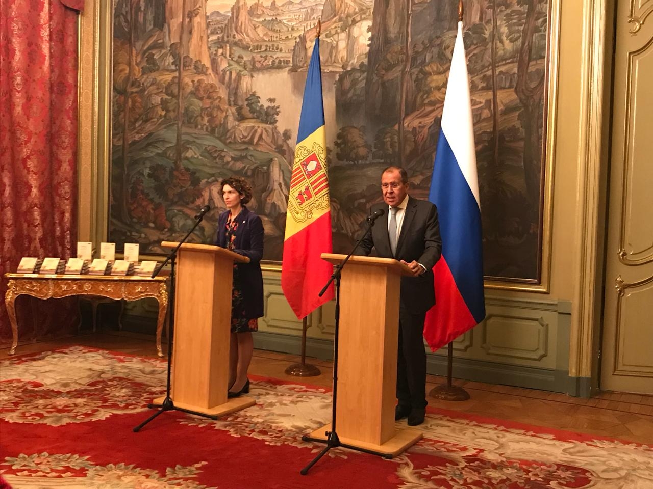 Ubach es reuneix amb el ministre d’Afers Exteriors de Rússia en el marc de la presentació del llibre “Andorra i el poeta”