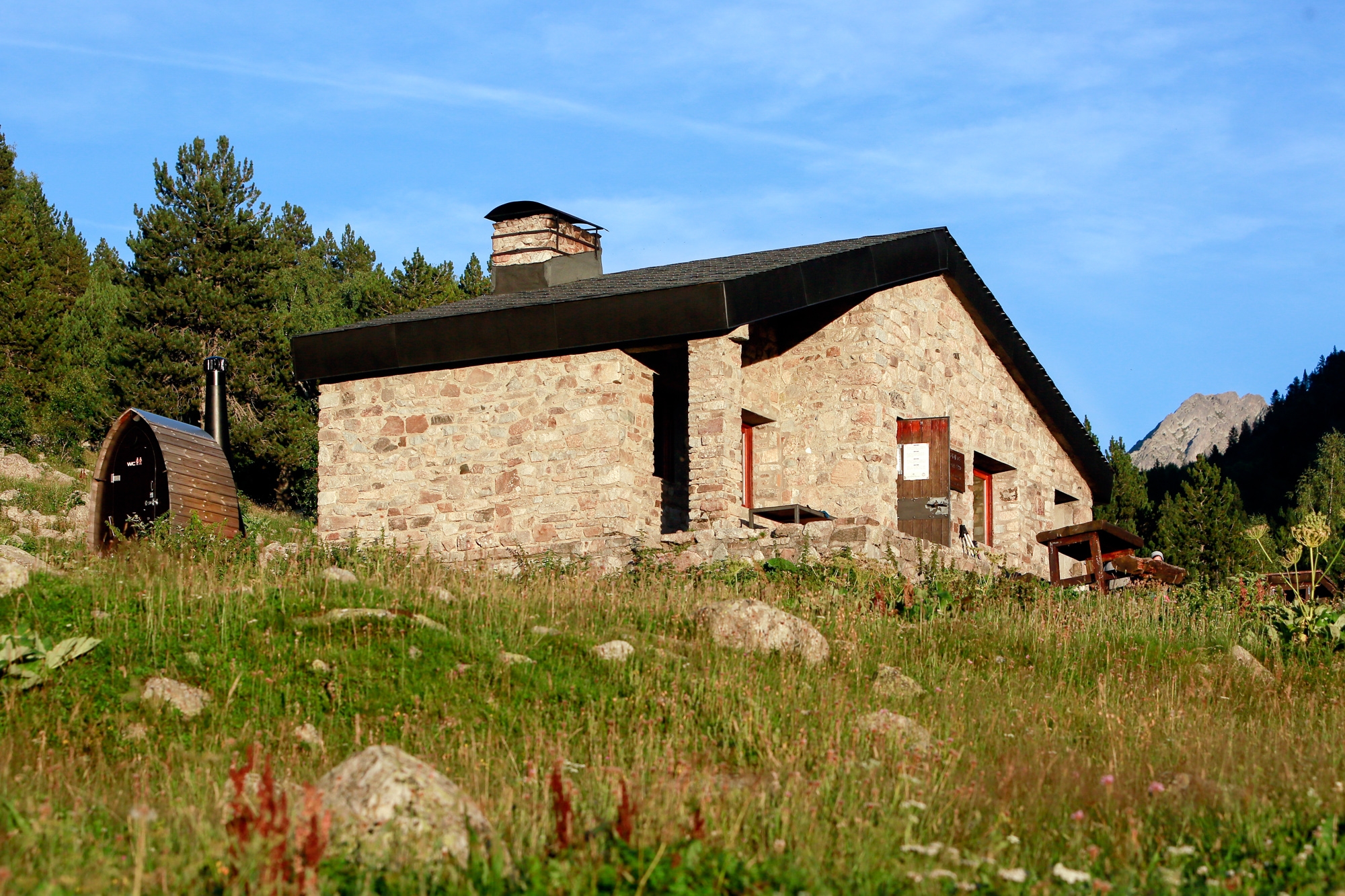 Les obres als refugis de Fontverd i Cabana Sorda permeten millorar l’acollida dels excursionistes