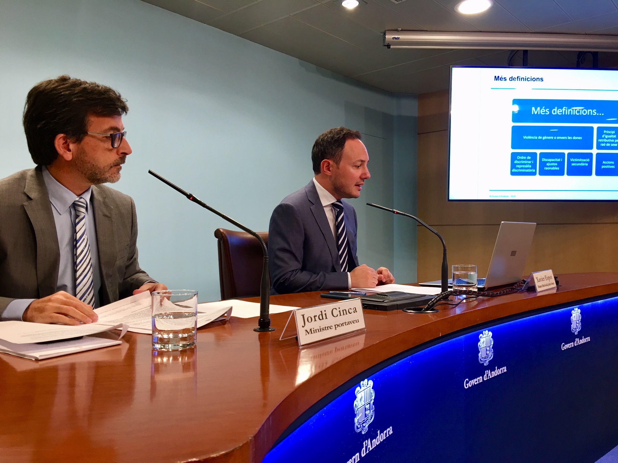 La llei per a la igualtat de tracte i la no-discriminació preveu mesures de prevenció, educació i eliminació de totes les formes de discriminació