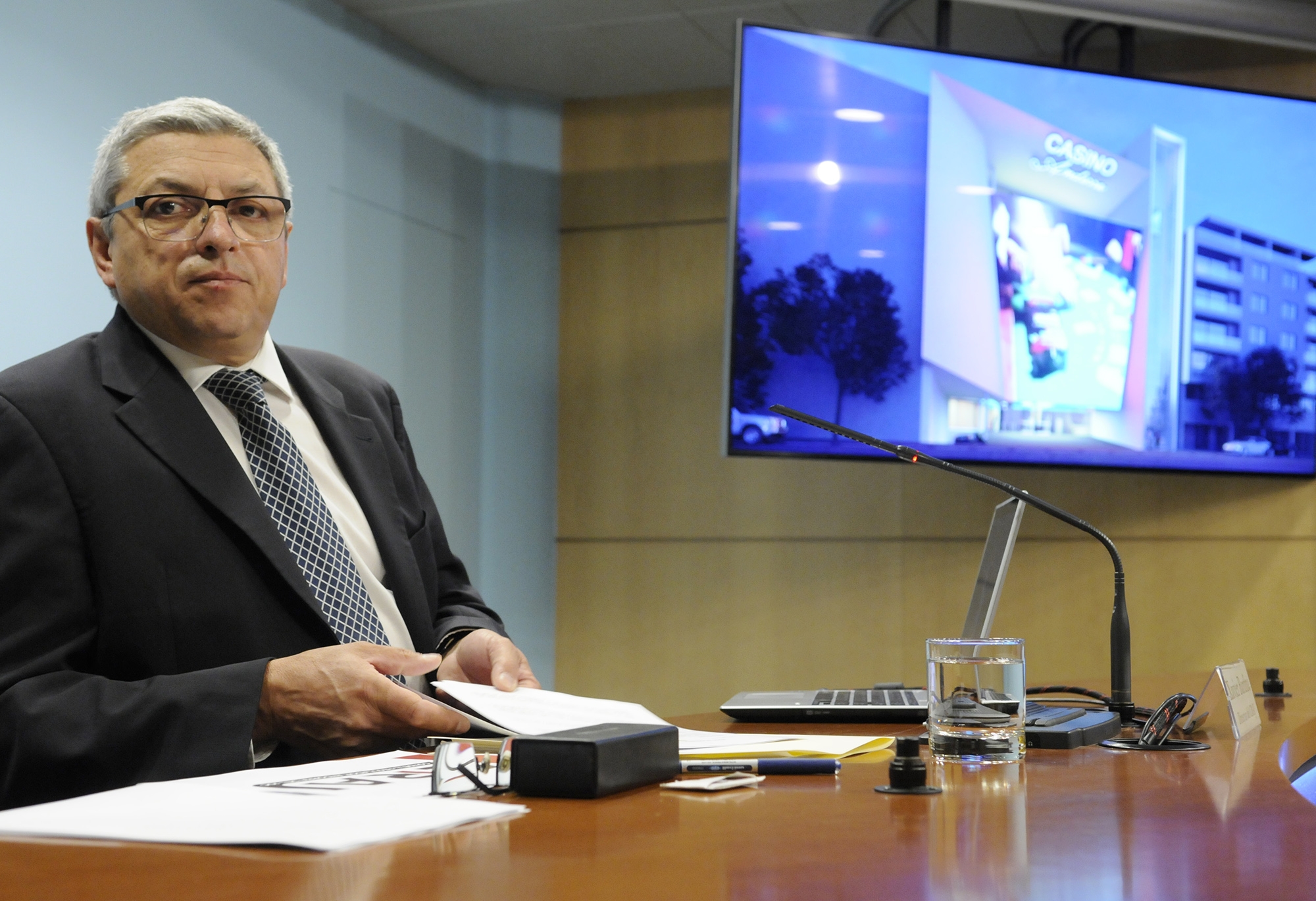 S’adjudica la llicència per a la instal·lació i explotació del Casino a la societat JOCS, SA