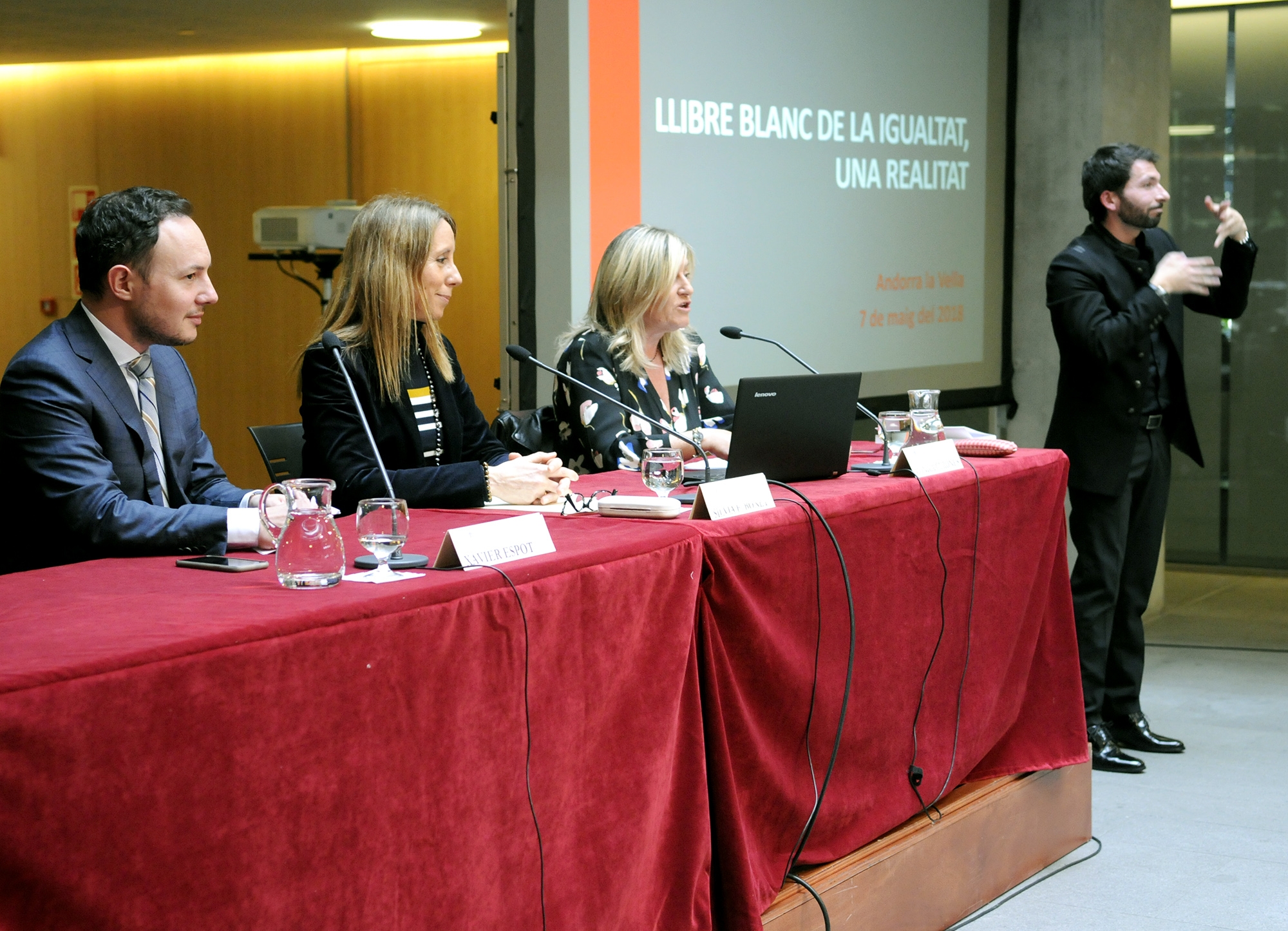 La futura Llei per a la igualtat de tracte i la no-discriminació preveurà accions per donar compliment a les prioritats del Llibre blanc