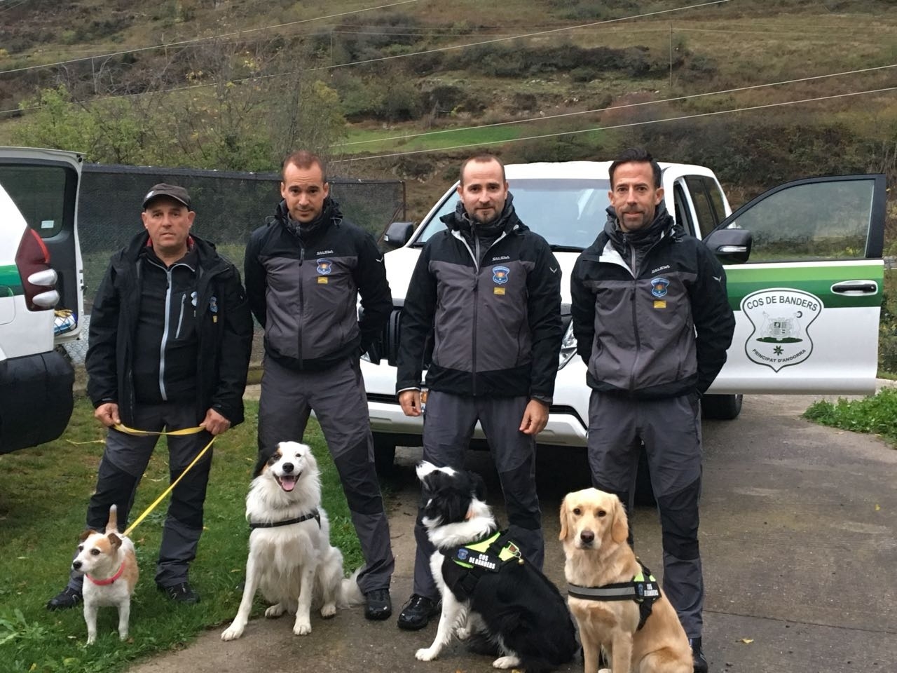 Els Banders mostren al 4t Congrés d’agents forestals i mediambientals a Vielha la tècnica de recerca de truites amb gossos de rastre