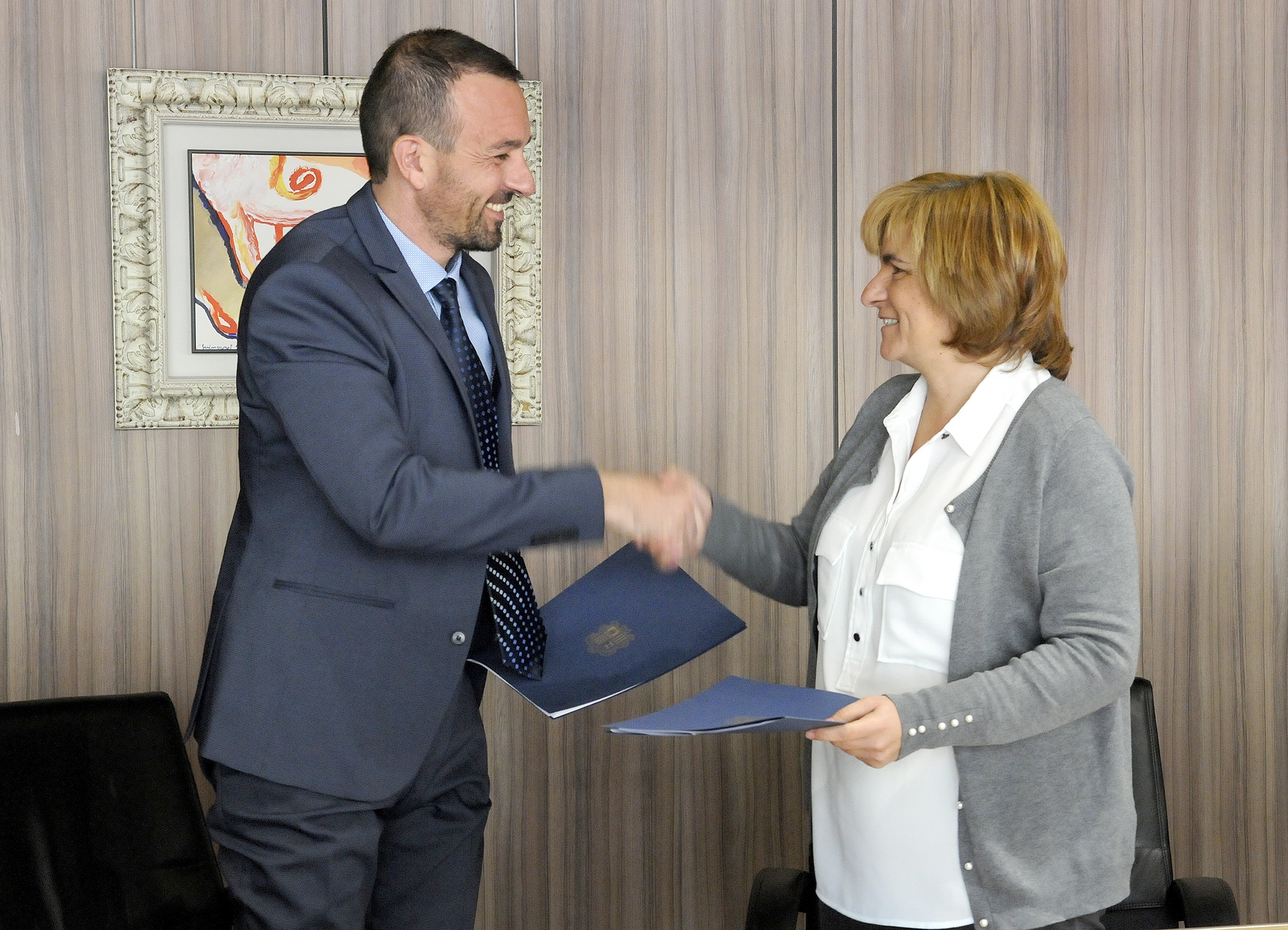Torres i Marín signen el conveni per a la construcció del tanatori nacional i la sala de vetlles comunal