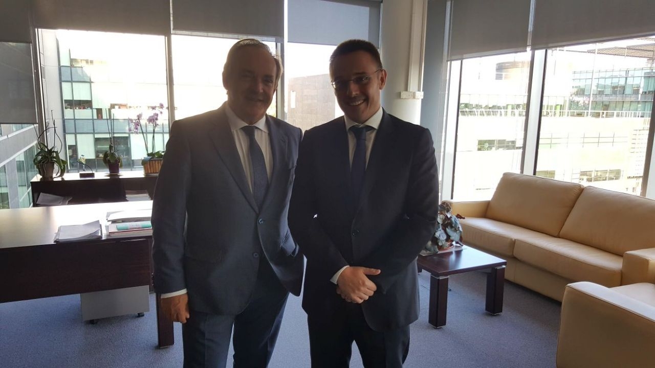 León i Castrodeza tracten sobre els acords en matèria de donació de medul•la i de provisió de sang