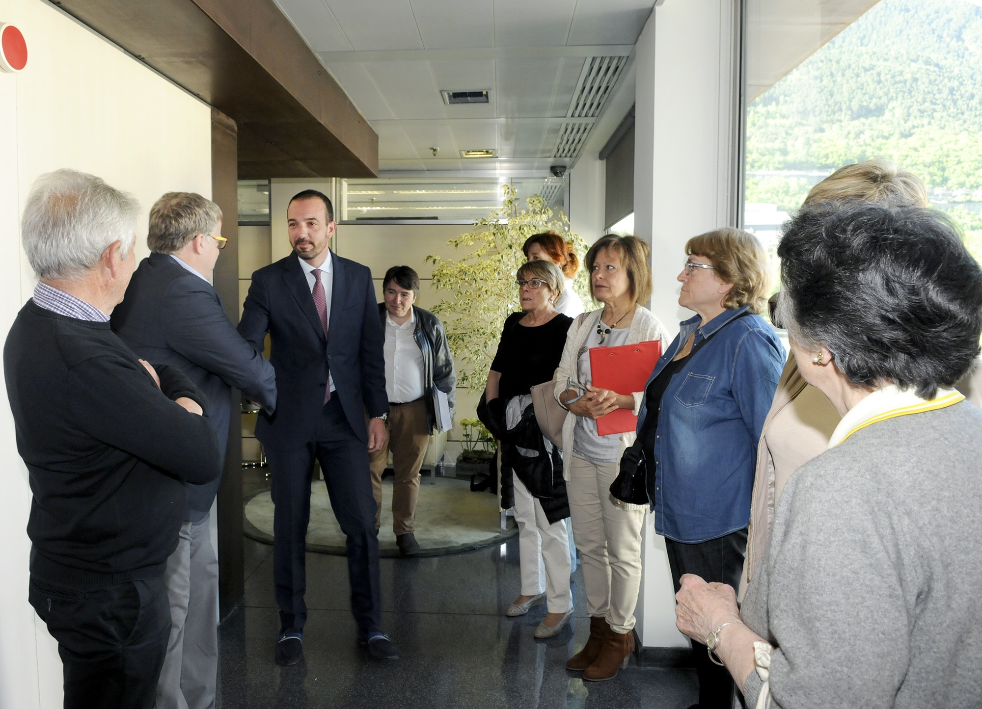 Torres es reuneix amb representants de la plataforma ciutadana per tractar el projecte de l'heliport