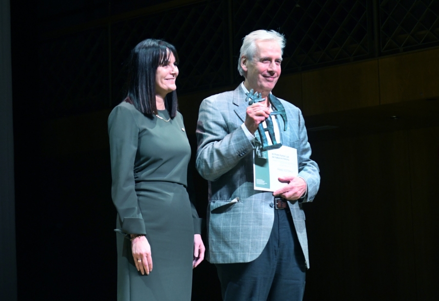 Els XII Premis Internacionals Ramon Llull guardonen projectes internacionals que difonen el català a través de la música, la literatura i l’associacionisme